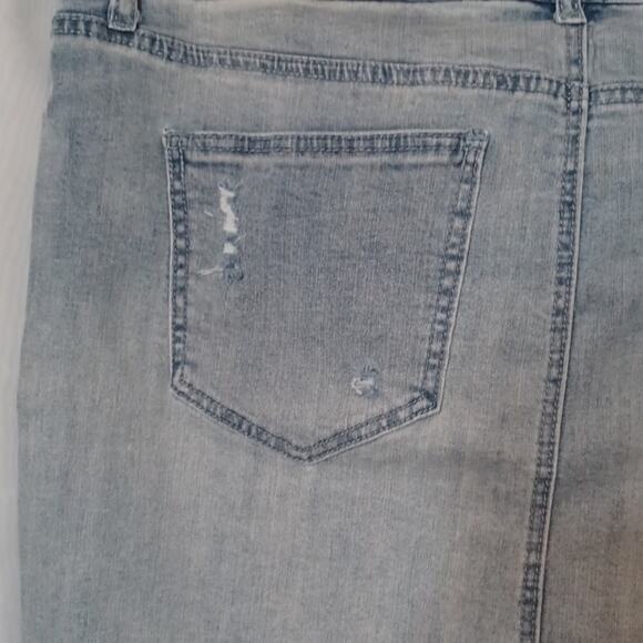 Dollhouse Denim Distress Jeans Skirt With Silver & Pearly Beads. Size 20 - Picture 9 of 16